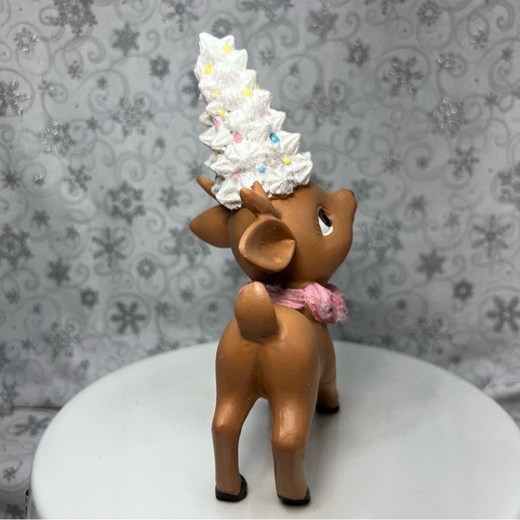 Kitschy Retro Vintage Inspired Sweet Treat Reindeer w/ White Frosting Hat - Picture 6 of 12